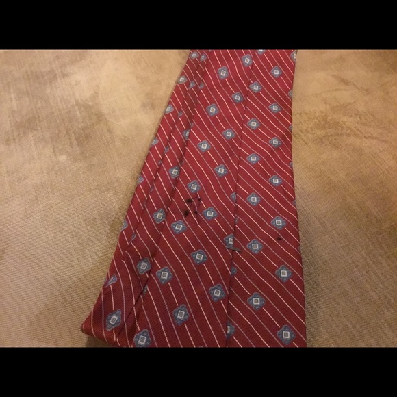 FIVE VINTAGE HIGH END TIES-GUCCI, FERRAGAMO,... - Picture 5 of 10